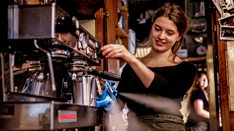 Vier Ondernemers Over De Toekomst Van Het Café: 'Bruine Kroeg Verdwijnt ...